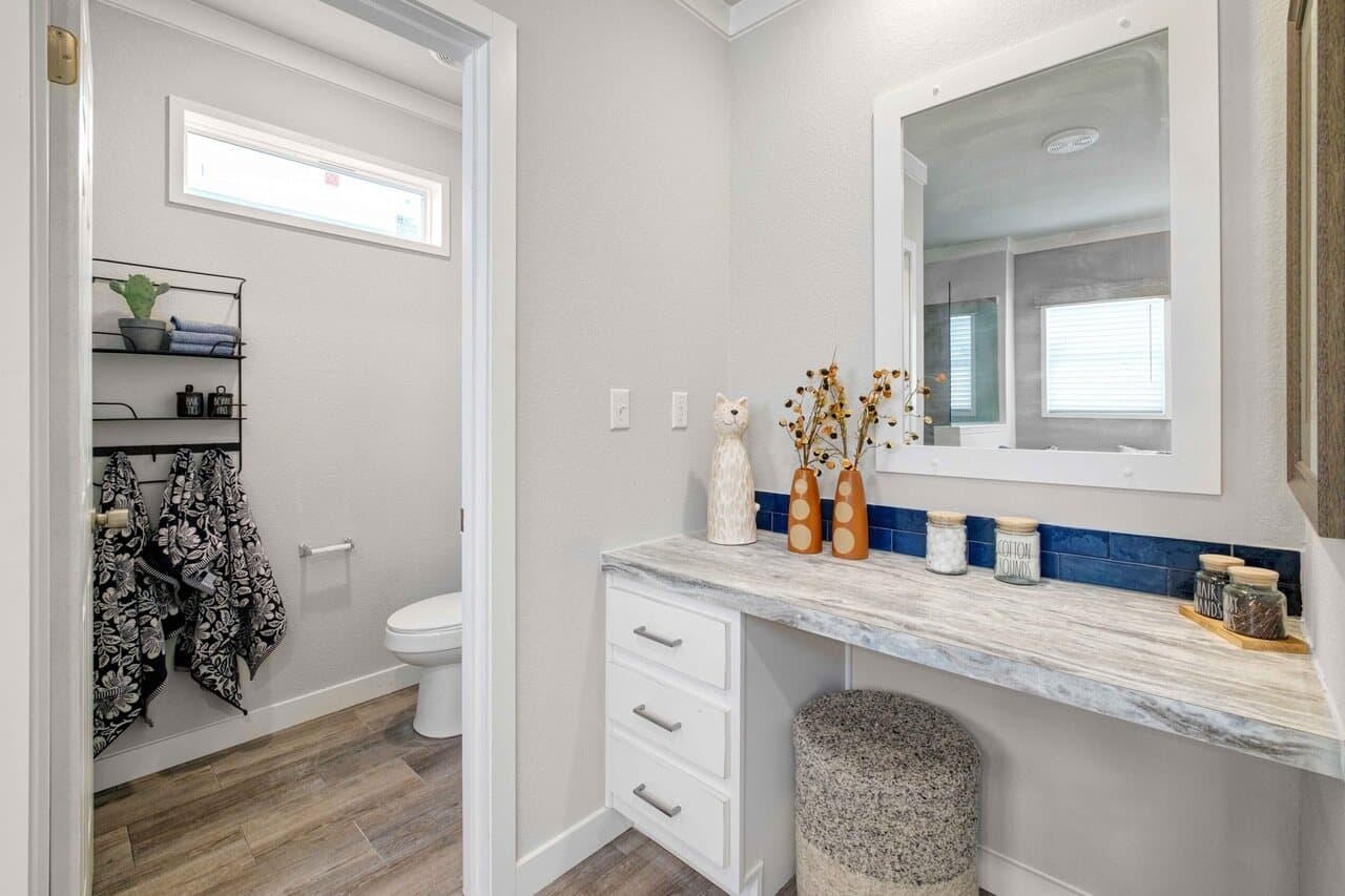 Belterra iii 32764j bathroom home features