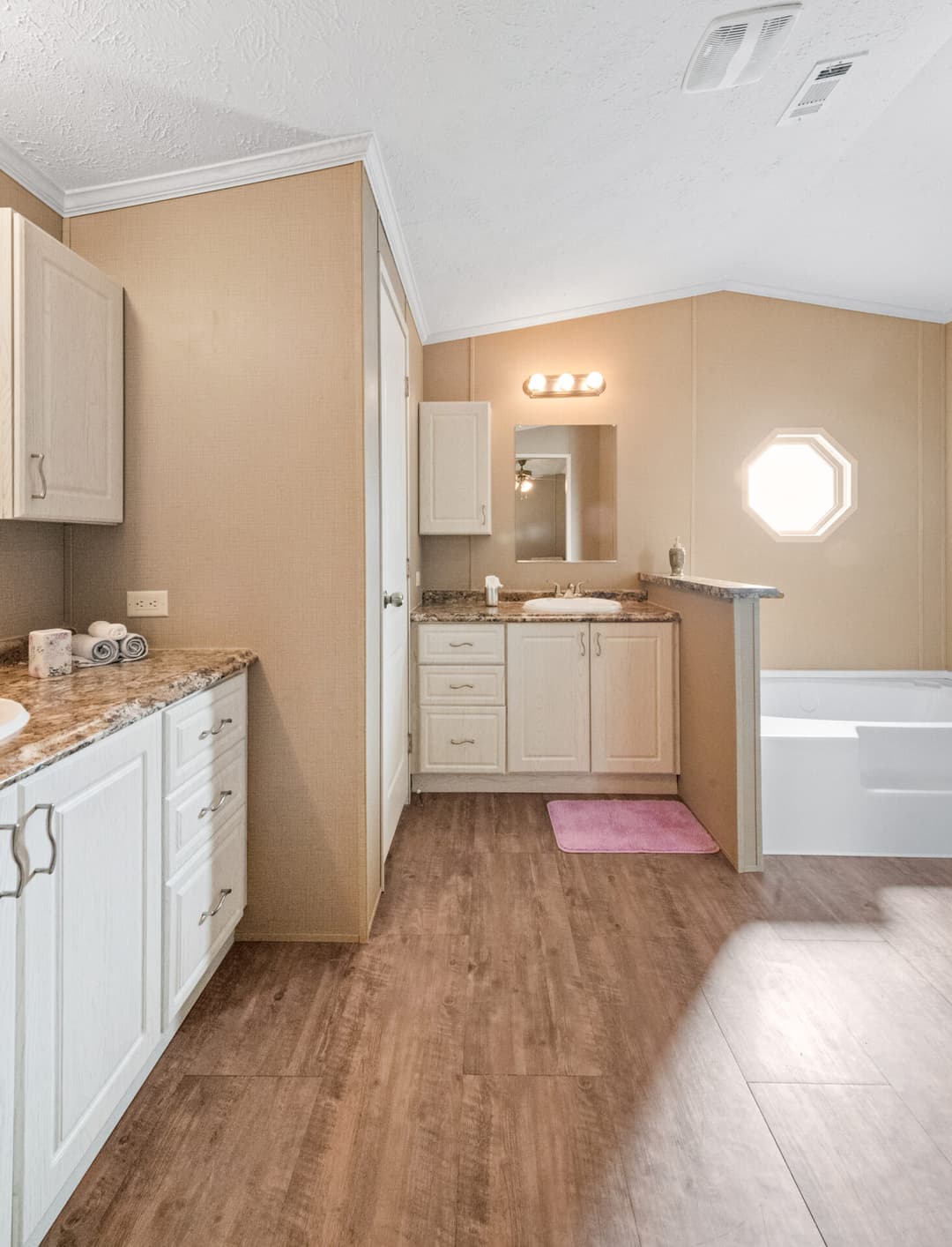The knight bathroom home features