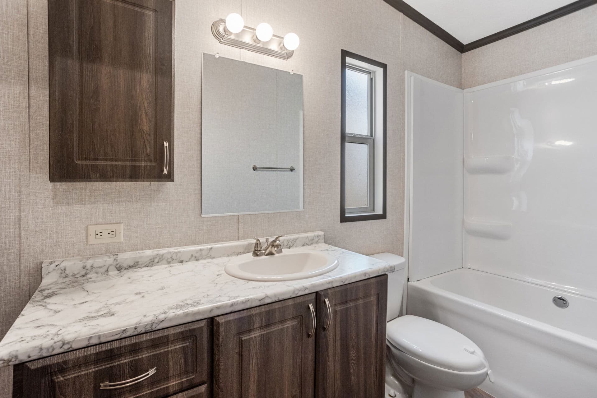 The pawn bathroom home features