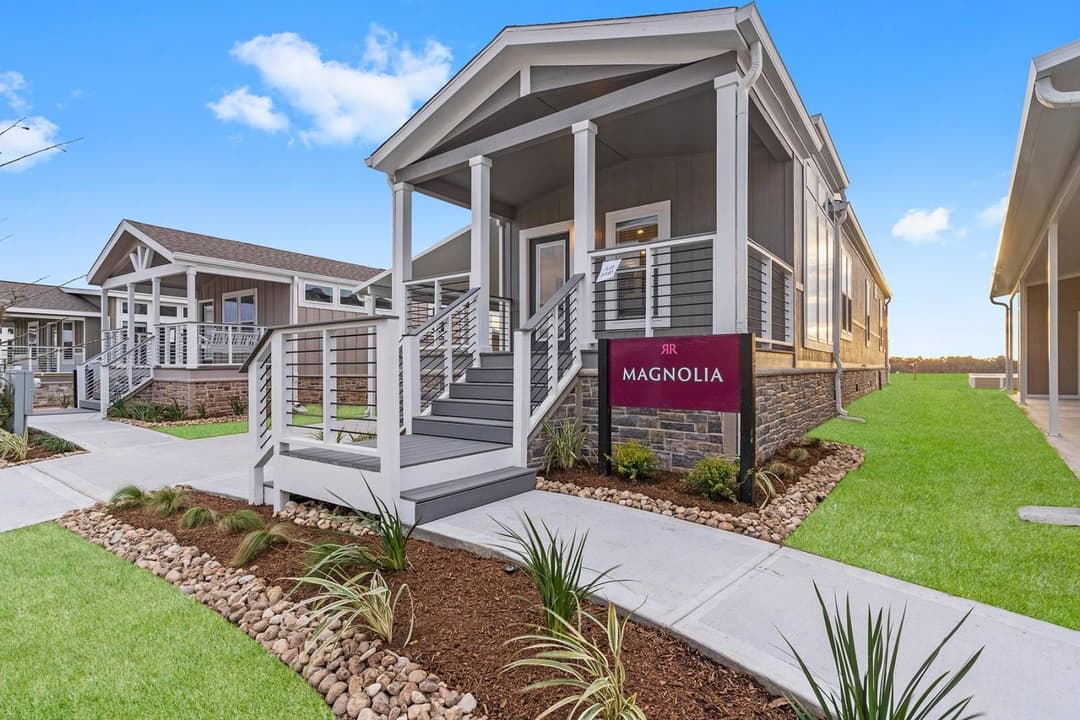 Innovation p exterior home features