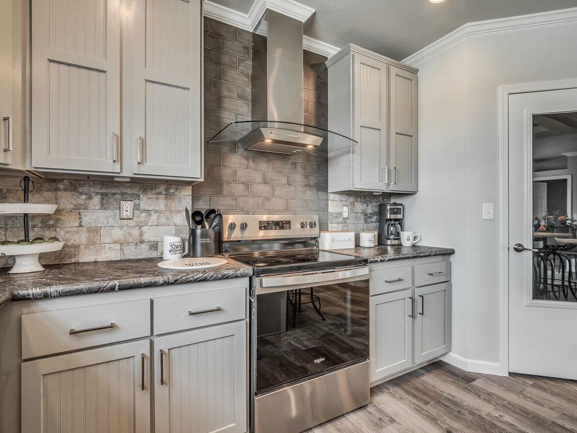 Vintage farmhouse flex 47643a kitchen home features