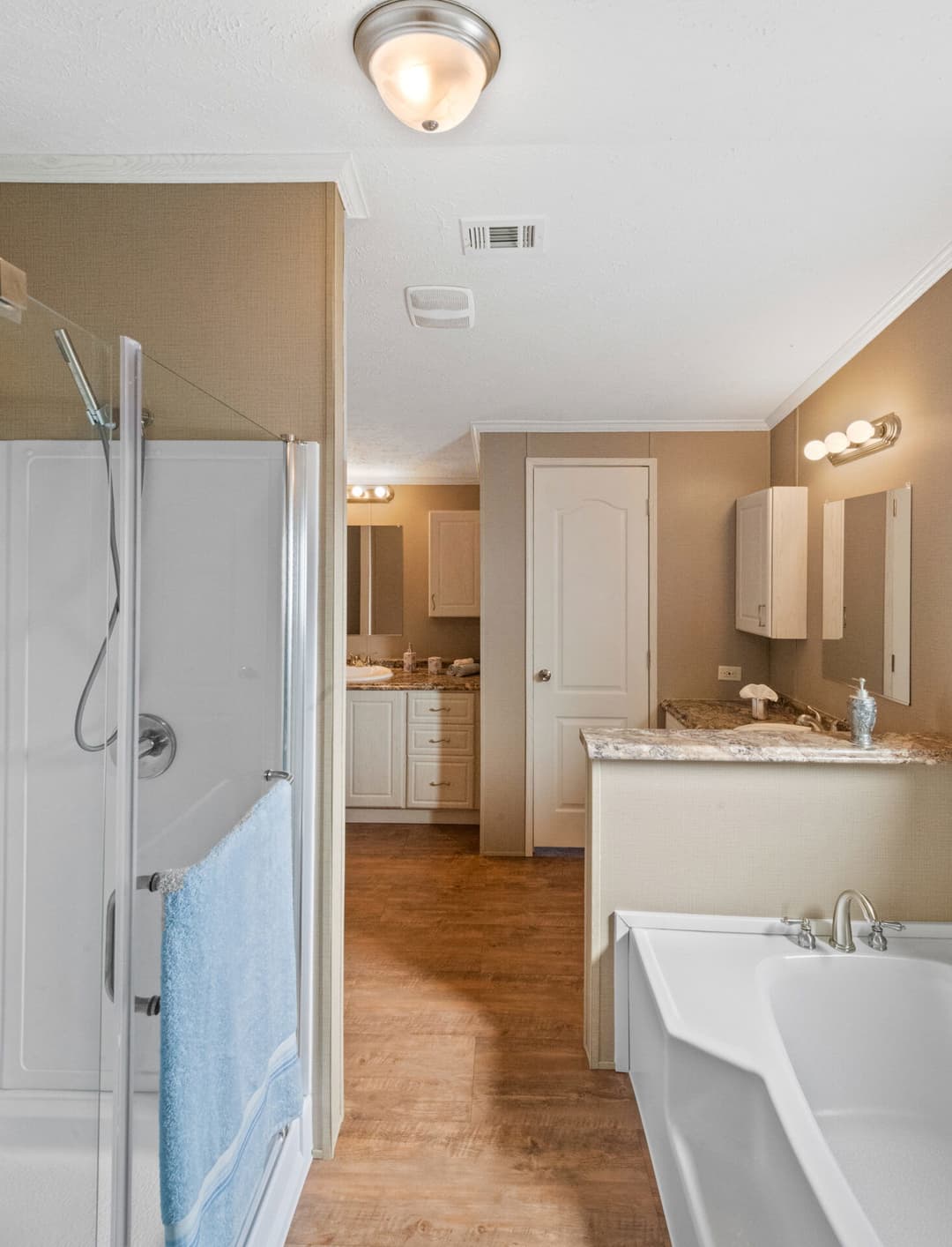 The knight bathroom home features