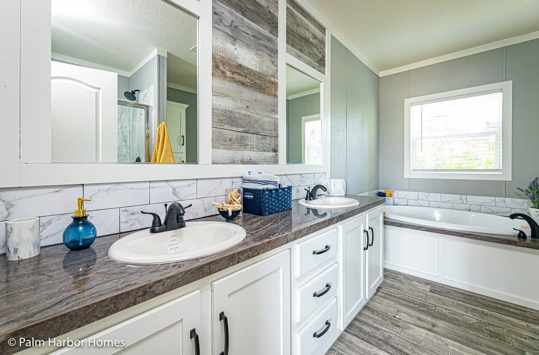 Fantasy island 28543f bathroom home features