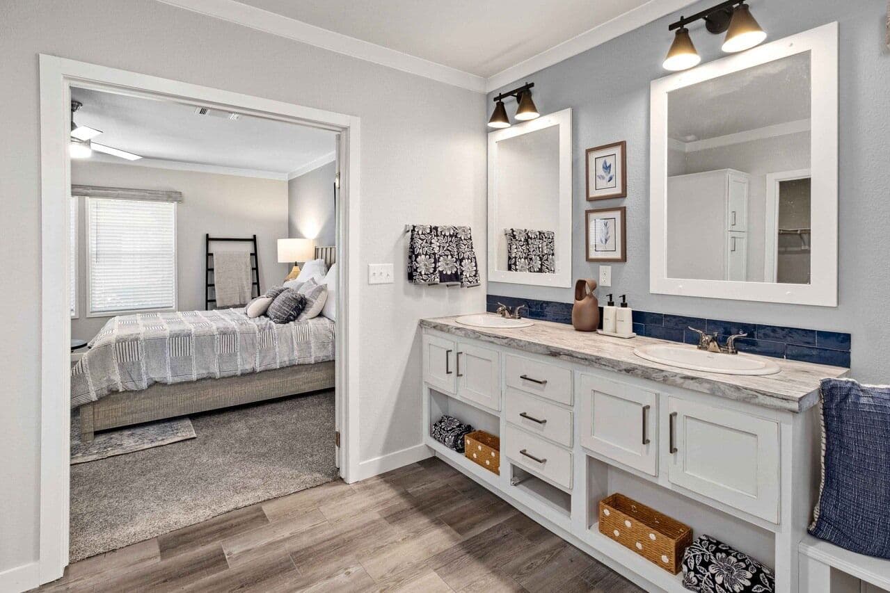 Belterra 32603b bathroom home features