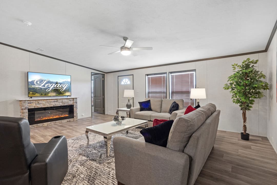 The pawn interior home features
